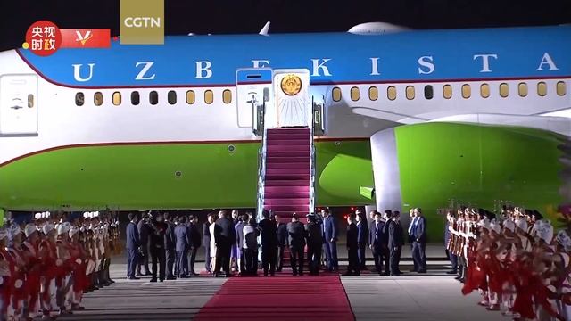 Uzbek president arrives in Xian for China-Central Asia Summit