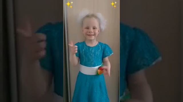 Поздравление выпускникам от малышей