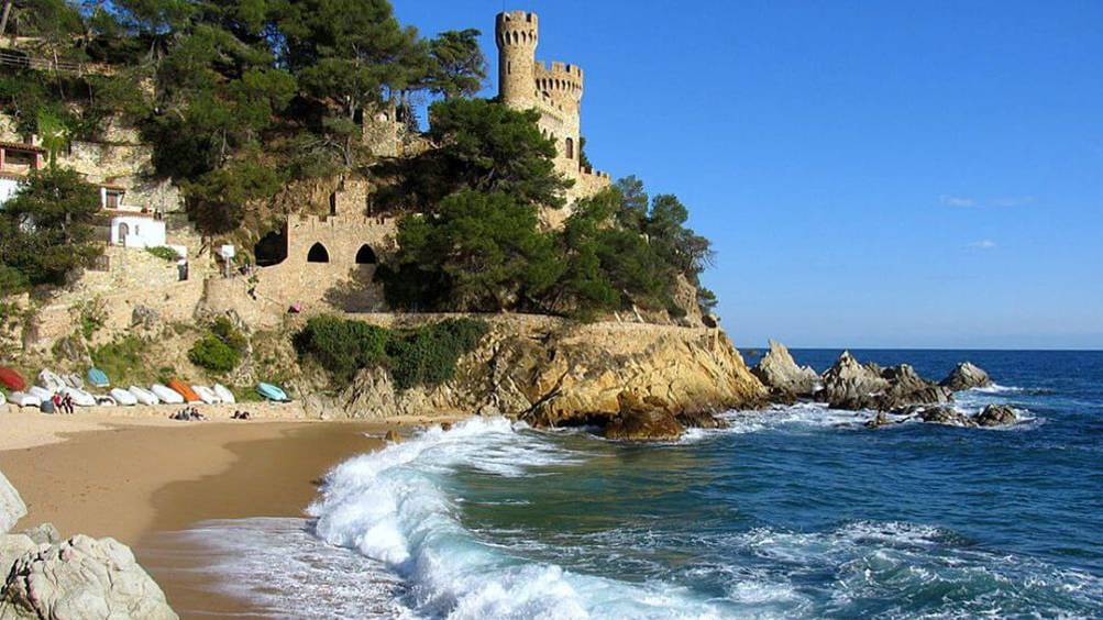 Осенний пляж Ллорет де мара (Lloret de mar)   Октябрь. Испания, К4аталония.