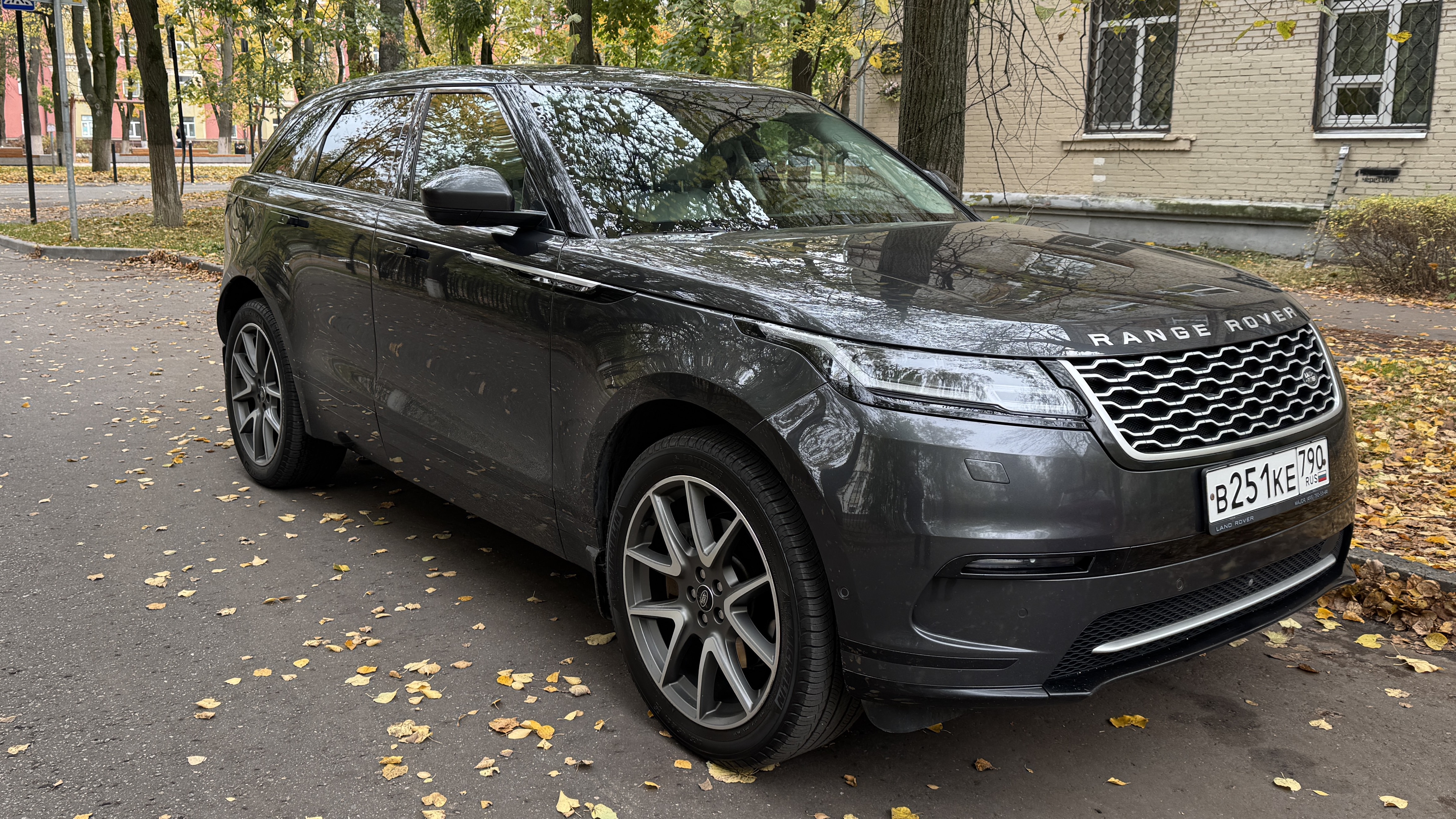 Range Rover Velar 2.0t-249лс, 84.000км, цена 6.600.000 рублей.