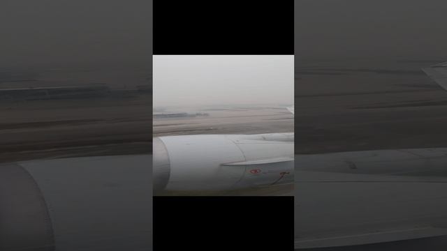 взлёт дождь Boeing 777-300ER Чунцинь Китай