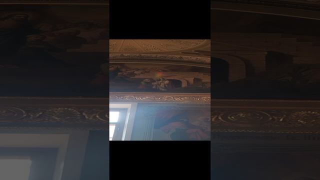 Необычный нимб!