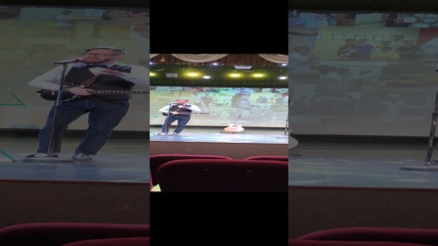 Валерий Полянкин и Специальная станция - саундчек перед концертом (банджо)