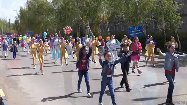 парад студенческих и школьных коллективов Щучинск 2018