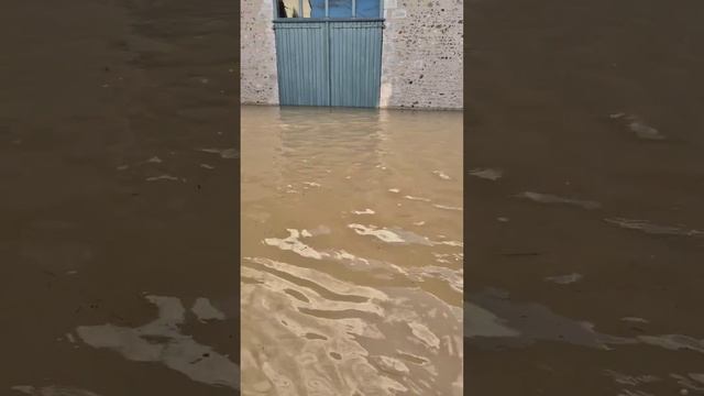 Сильное наводнение в Эр-и-Луар в районе Центр-Валь-де-Луар, Франция (10.10.2024)