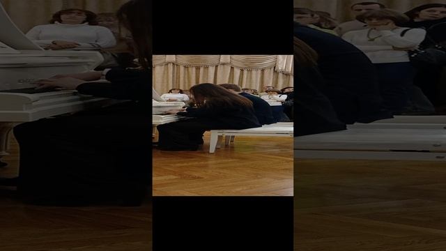 В Свердловской филармонии перед концертом - 4
