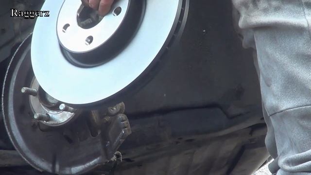 Freelander 2 Front Brake pads and discs replacement