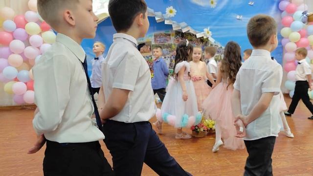 Вход выпускной