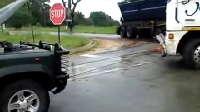 Land Rover recovering Freightliner that jacknifed