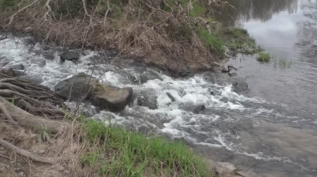 РЫБАЛКА НА ПОПЛАВОЧНУЮ УДОЧКУ на черных камнях.