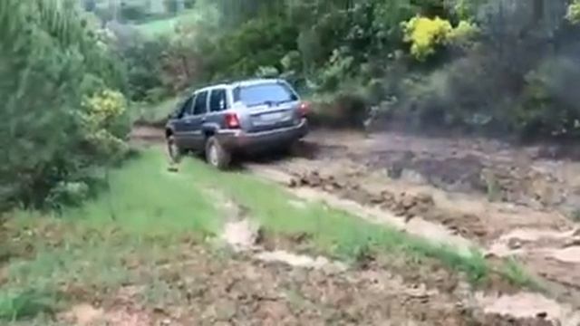 jeep grand cherokee 3.1 td mudding, slidding