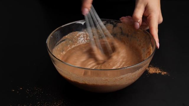 Haben Sie Kondensmilch und Nutella? Bereiten Sie ein Bananendessert in 5 Minuten zu!