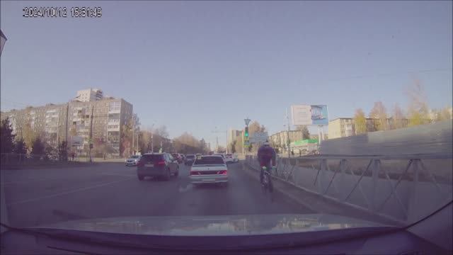 2024-10-12 - Велосипедяй по встречке...