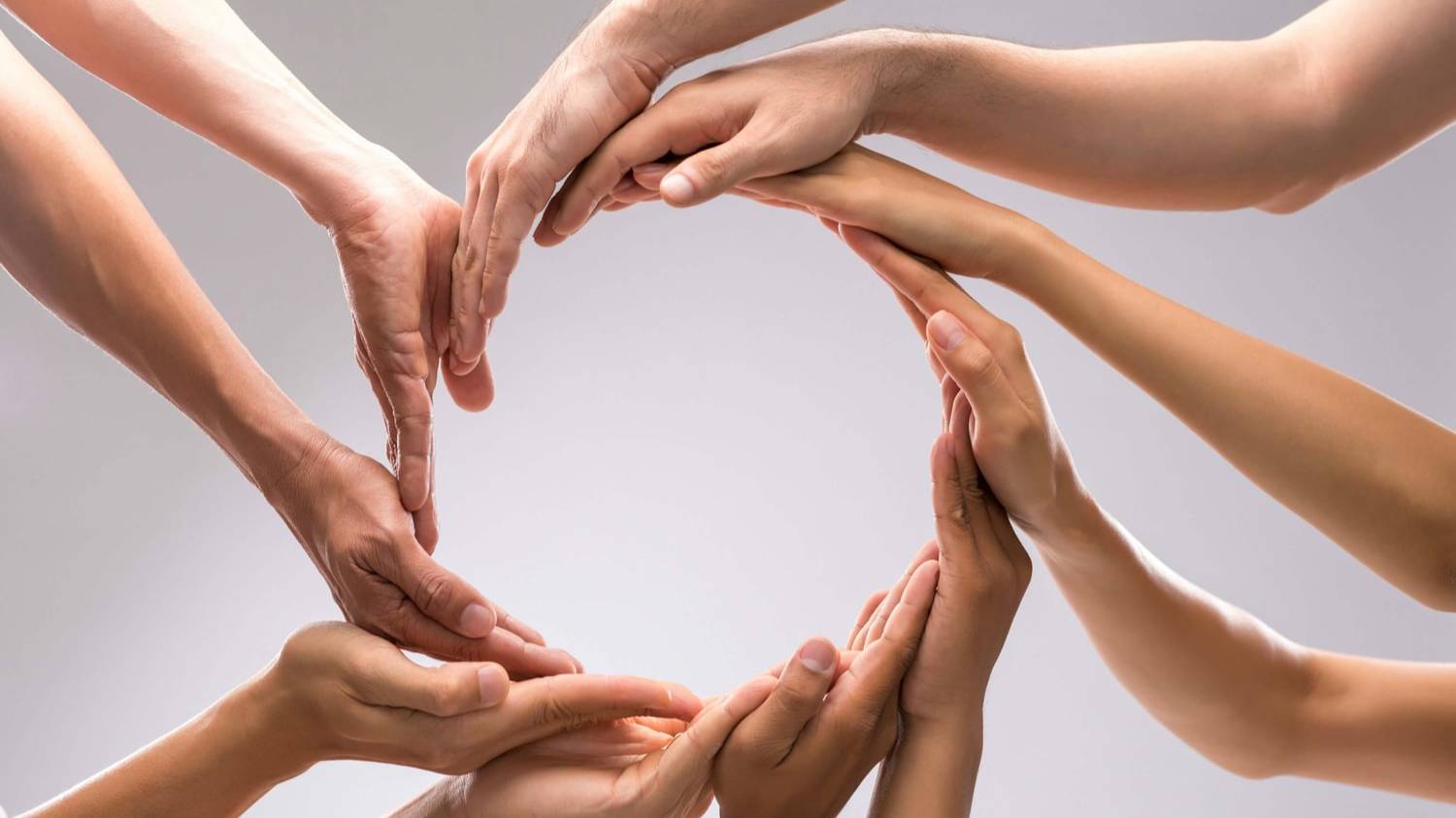 #НаталияКамнева читает стихотворение #АхАстаховой Каждый ищет по себе людей