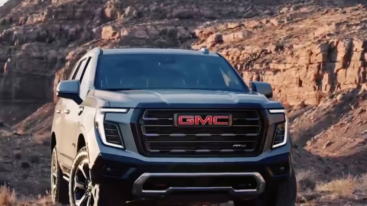 Огромный, роскошный и мощный! GMC Yukon AT4 Denali Ultimate 2025 [720p]