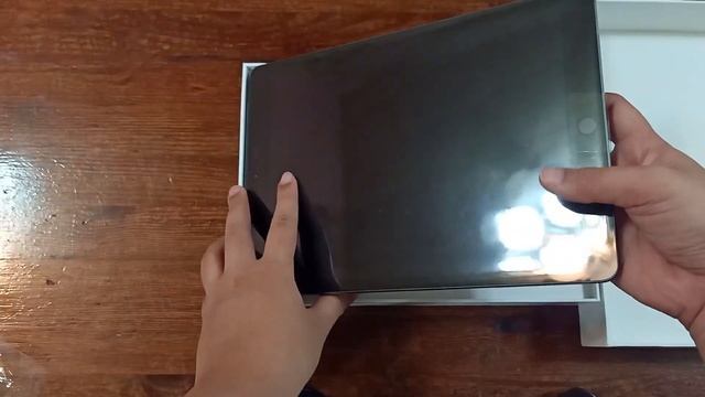 Apple iPad 10.2 (7th Generation) Unboxing