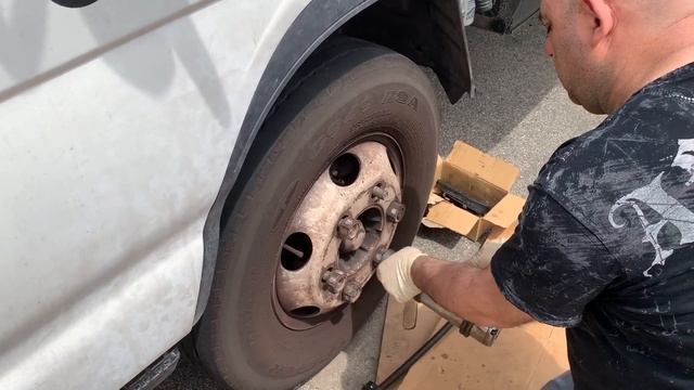 HOW TO REMOVE LUG NUTS ON ISUZU NPR (TRUCK)