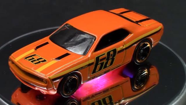 Hot Wheels Dodge Challenger 1:64