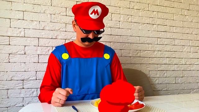 Марк и любимые серии для детей про помощника с машинками