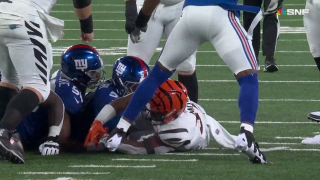 Zack Moss fumbles, Micah McFadden recovers vs. New York Giants