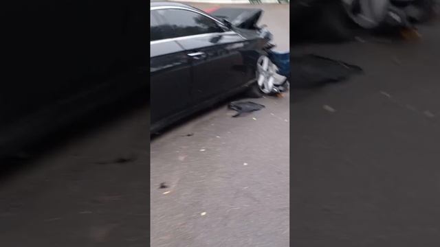 В Павловске пьяная девушка за рулём снесла забор и припаркованный автомобиль. 🤫