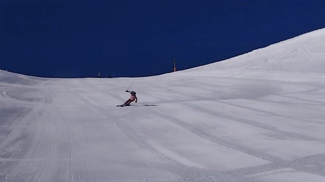 Ski carving crash