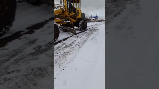 Выравнивают дороги в деревне Сазово ул.Молодежная одно название