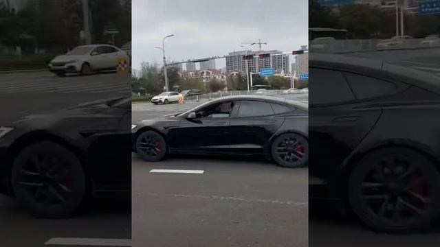 Разгон у Tesla Model S Plaide   #china #китай #tesla