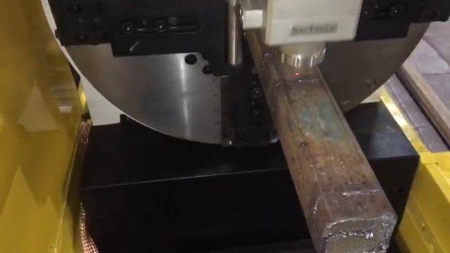 Резка профильной стальной трубы