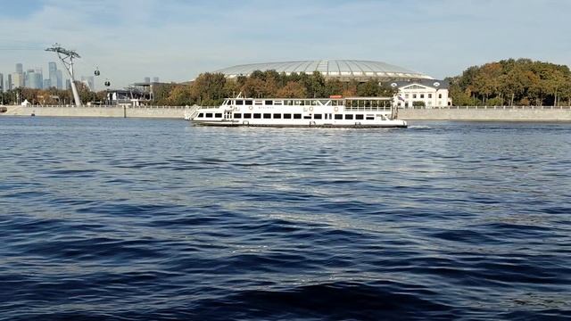 Москва, район Раменки. Теплоход "Флагман" в Лужниках.