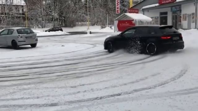 Quattro AUDI vs Snow