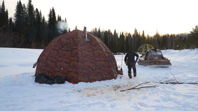 Зимняя рыбалка на Севере / Везем 900 кг на аэролодке / ЩУКИ ГНУТ КРЮЧКИ / КРУГОМ ЛОСИ