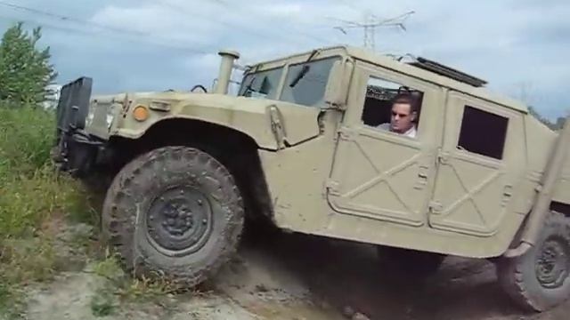 M1046 Humvee offroading Almere Holland 21/08/2010 part2