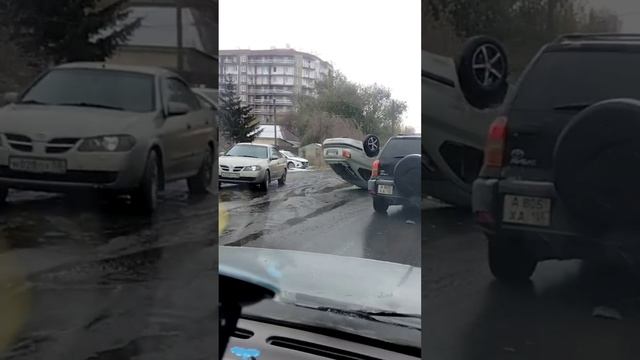 Перевернутый авто на Старой Московке в Омске