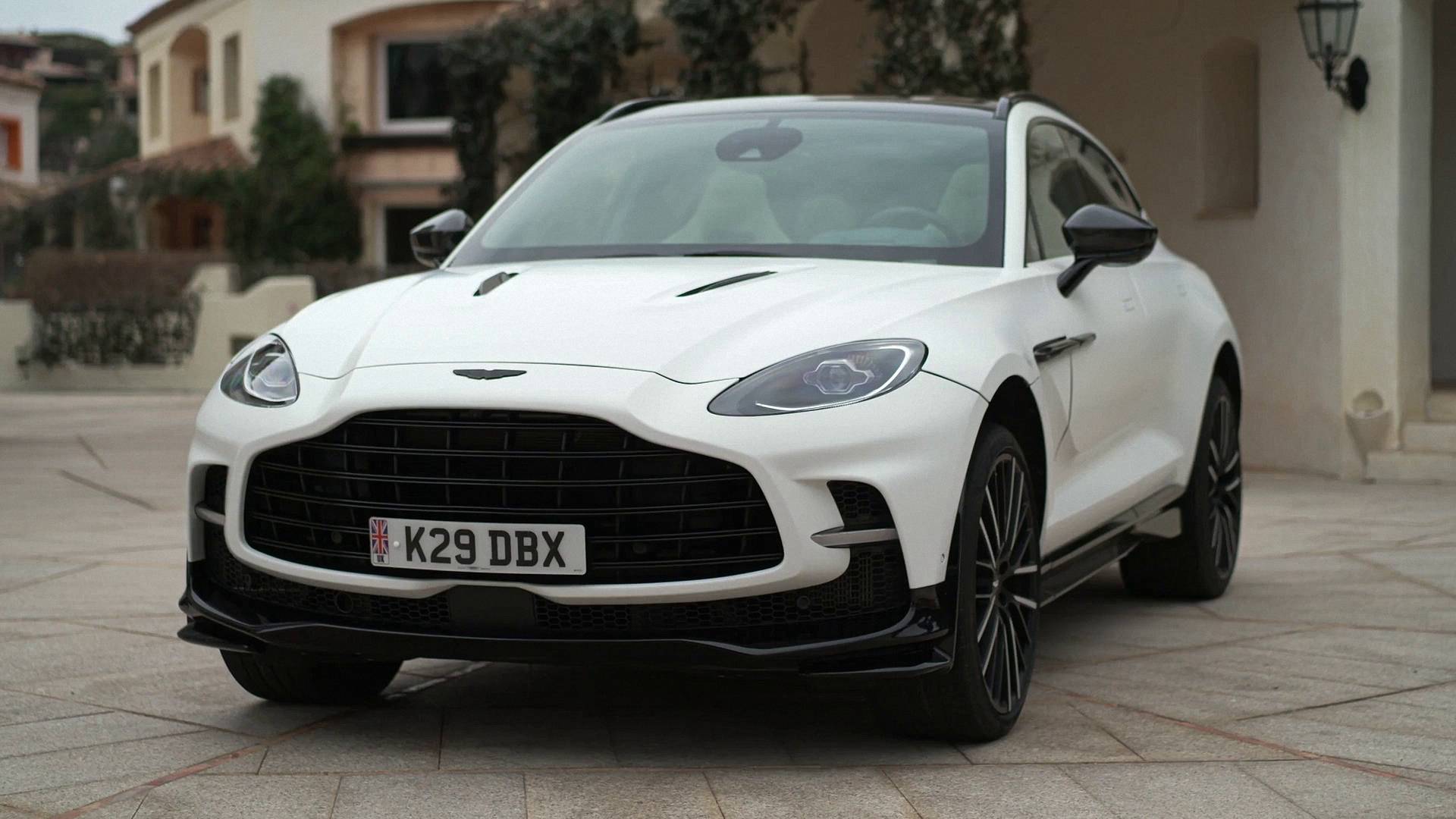 Aston Martin DBX707 - Поэзия стиля и мощности & DB12 Goldfinger Edition