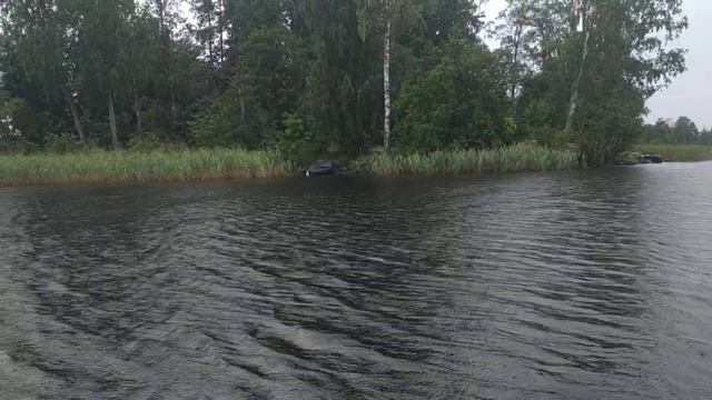 А пол озера гладь воды