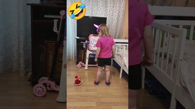 Полина Танцует как Дед Мороз Santa Claus Is Dancing