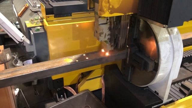 Лазерная резка трубы из стали