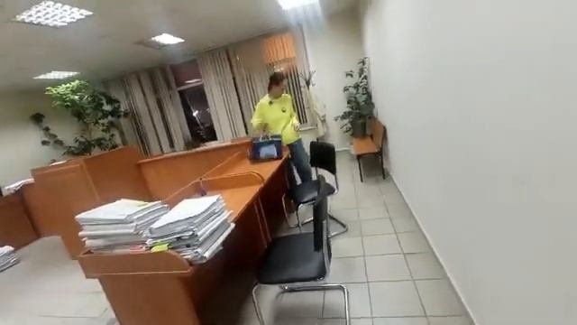Капитан( судья ) сбежала.