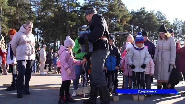 В Дзержинске в парке «Утиное озеро» прошёл Всероссийский арт-фестиваль «КОРНИ»