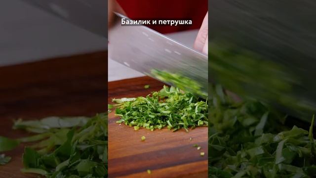 Стейк из цветной капусты c колбасками на гриле.