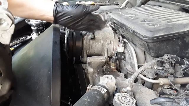 2005 2006 Jeep Cherokee, como cambiar el alternador