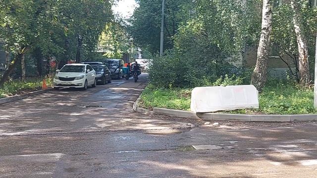 Через наш газон для Озона положили тротуар