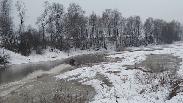 На снегоходе по воде.