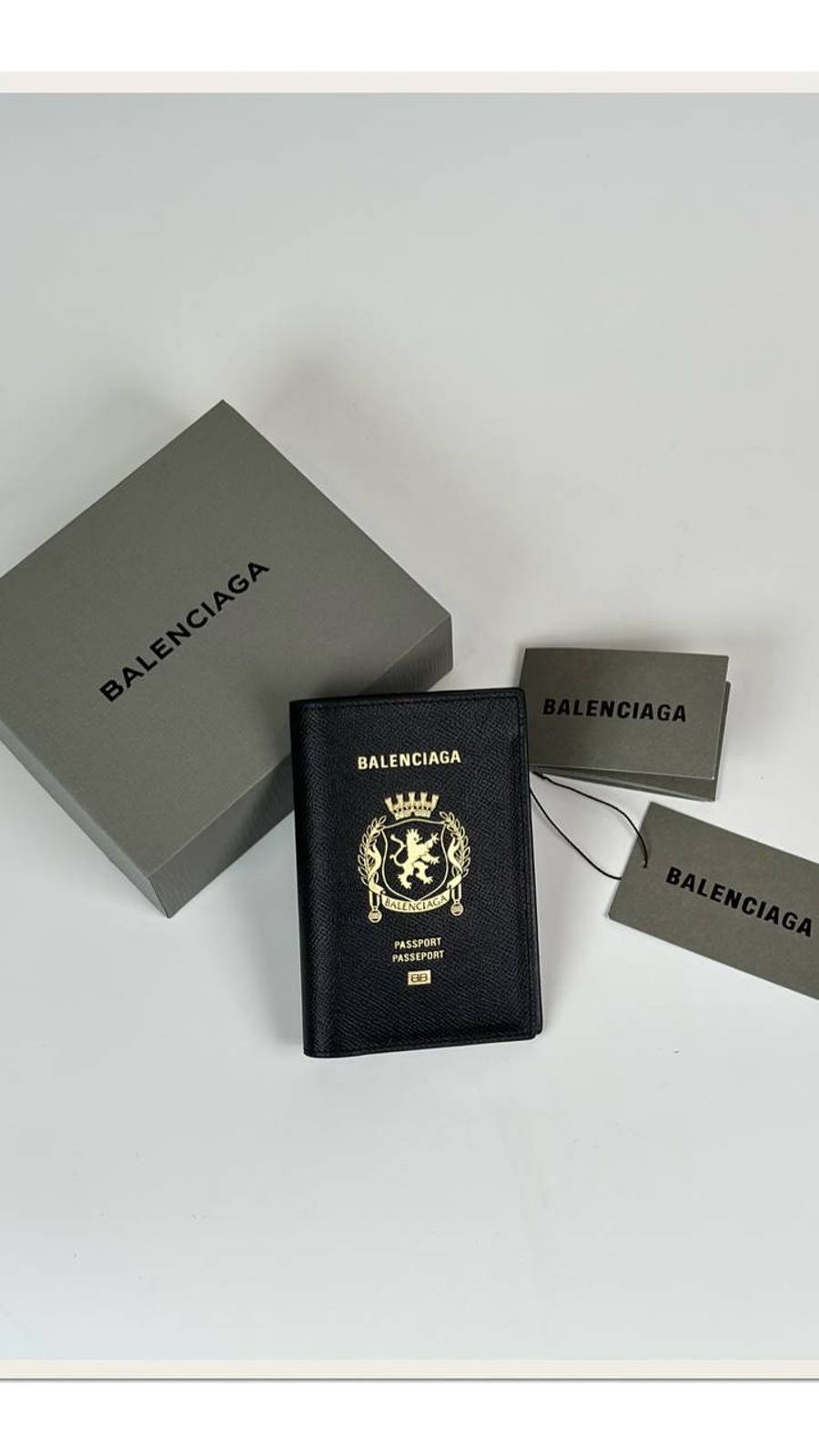 ОБЗОР НА ОБЛОЖКУ ДЛЯ ПАСПОРТА BALENCIAGA