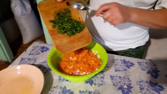 Готовлю салат с крабовыми палочками (видео рецепт)