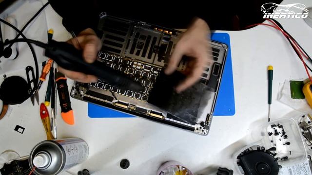 Ремонт MacBook Pro 15" 2017. Разборка. Чистка. Замена клавиатуры и аккумулятора