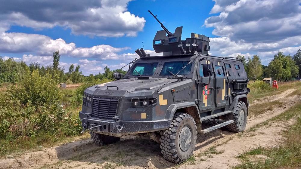 Брошенный бронеавтомобиль Козак-2М1 ВСУ