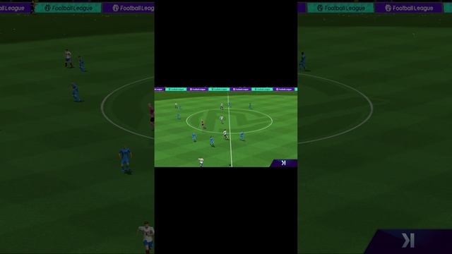 играю в футбол на телефоне