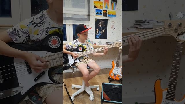 QUEEN #another One Bites The Dust#bassguitar #queen #shorts